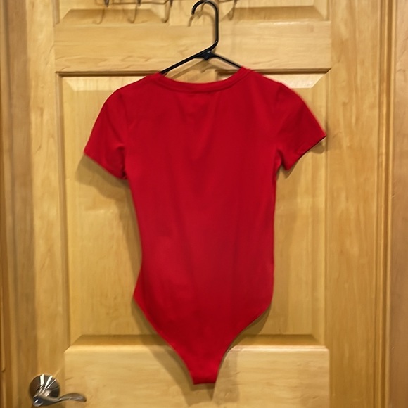 Mangopop red bodysuit short sleeves crew neck snaps at crotch size S - Picture 6 of 9